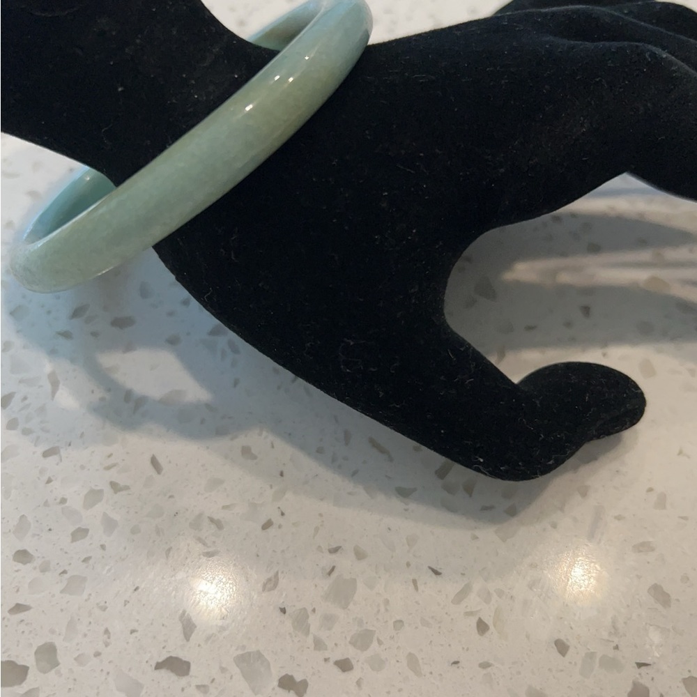 Jade bangle . - Picture 4 of 8